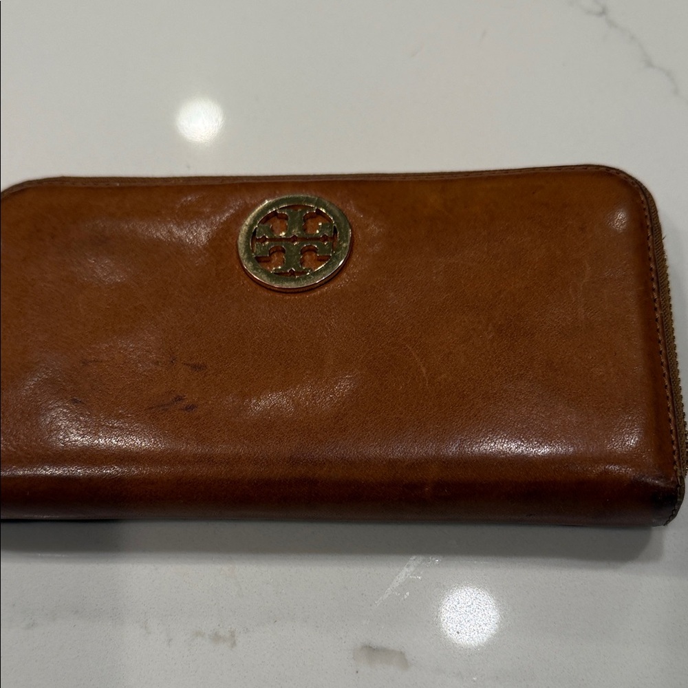 Tory Burch Brown Leather Wallet with Gold Logo - Picture 7 of 14